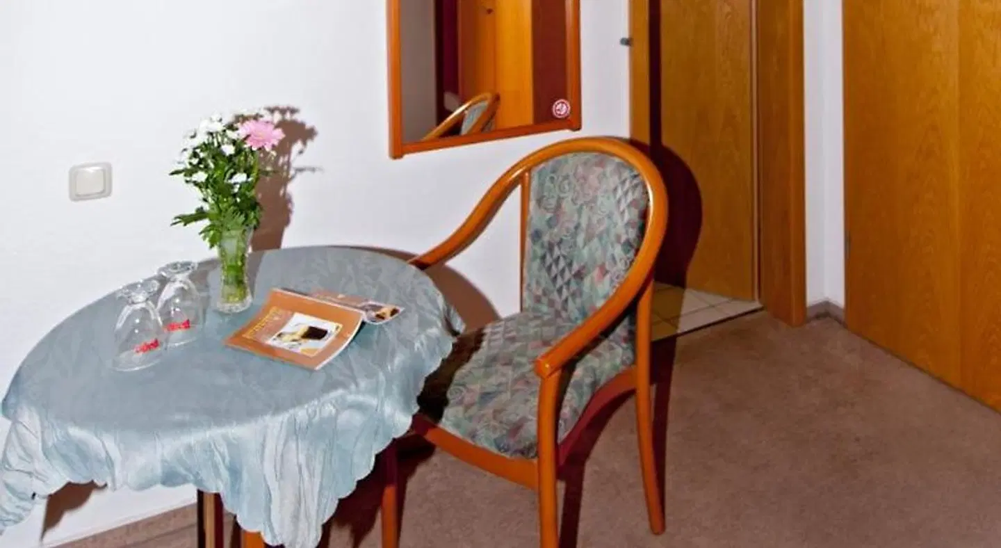 Pension Cafe Suzette ROOM_EXAMPLE