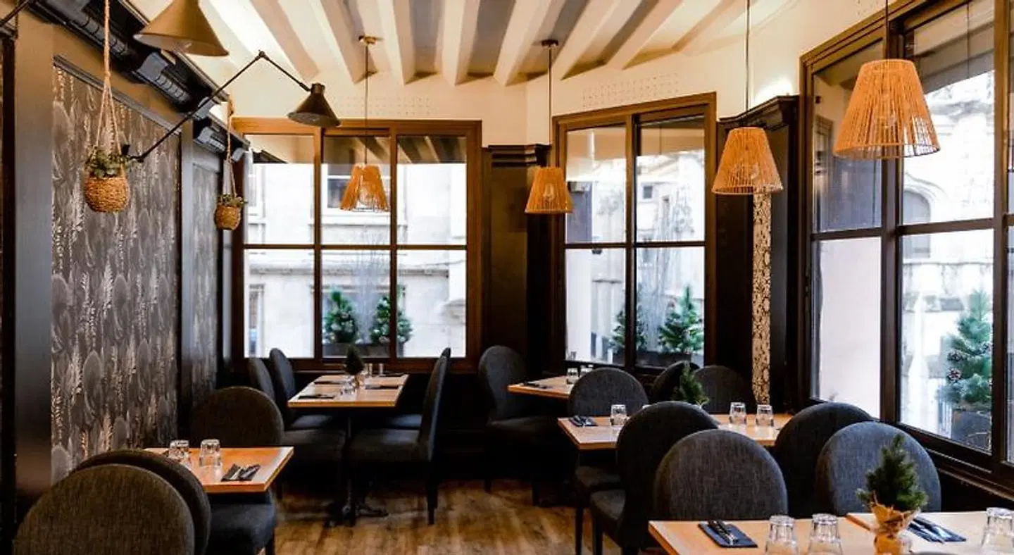 Les Initiés LOUNGE_LOBBY