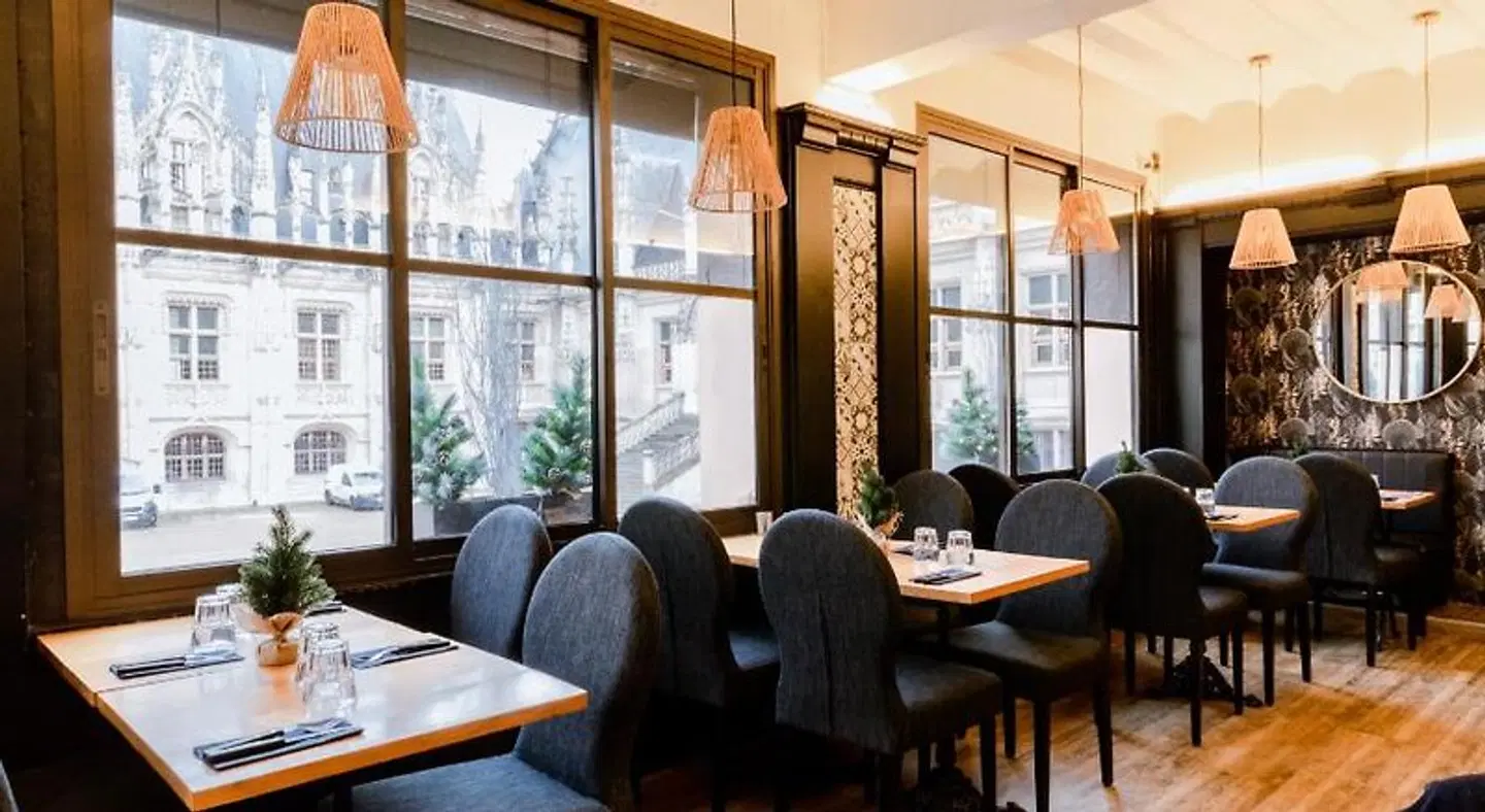 Les Initiés Restaurant