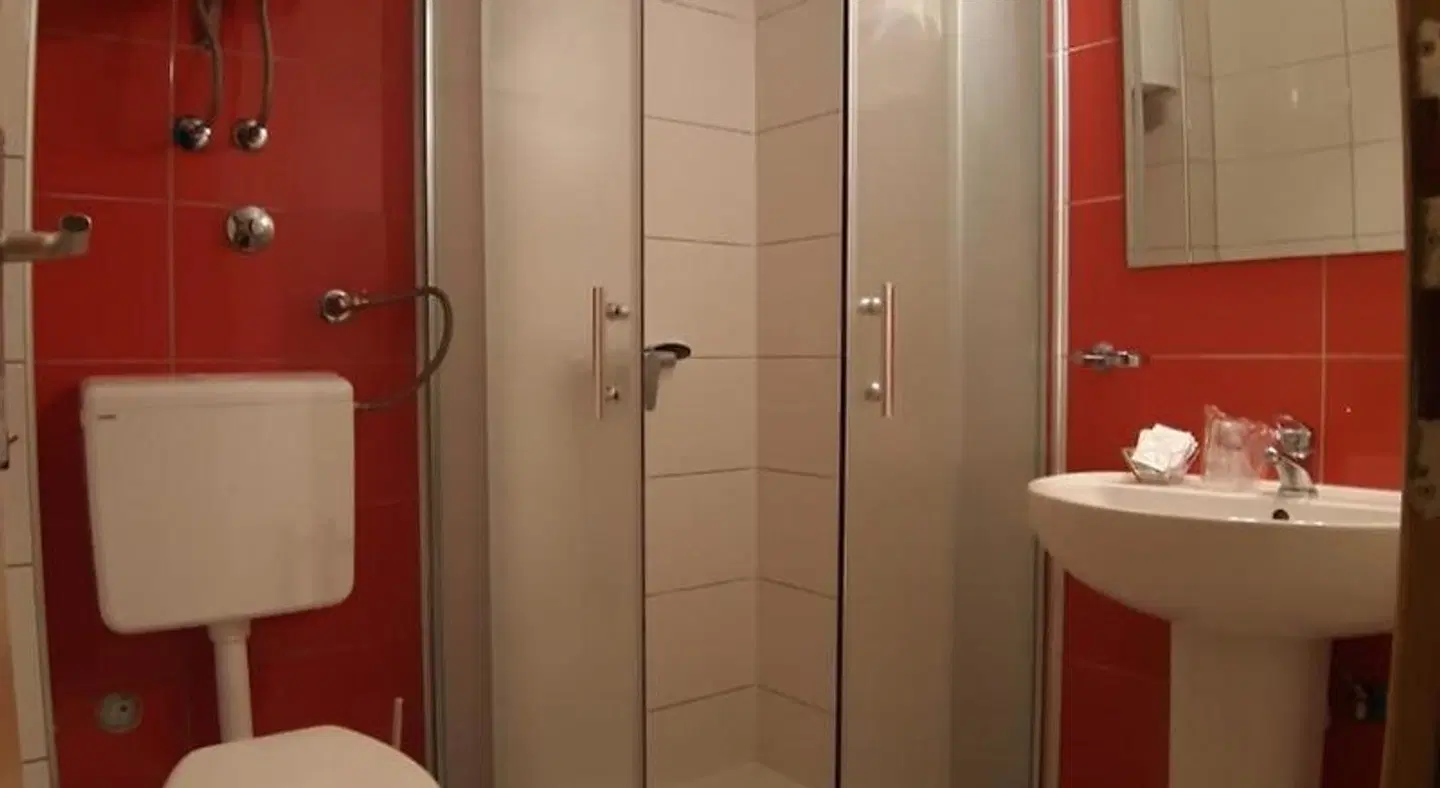 Carol Rooms Badezimmer