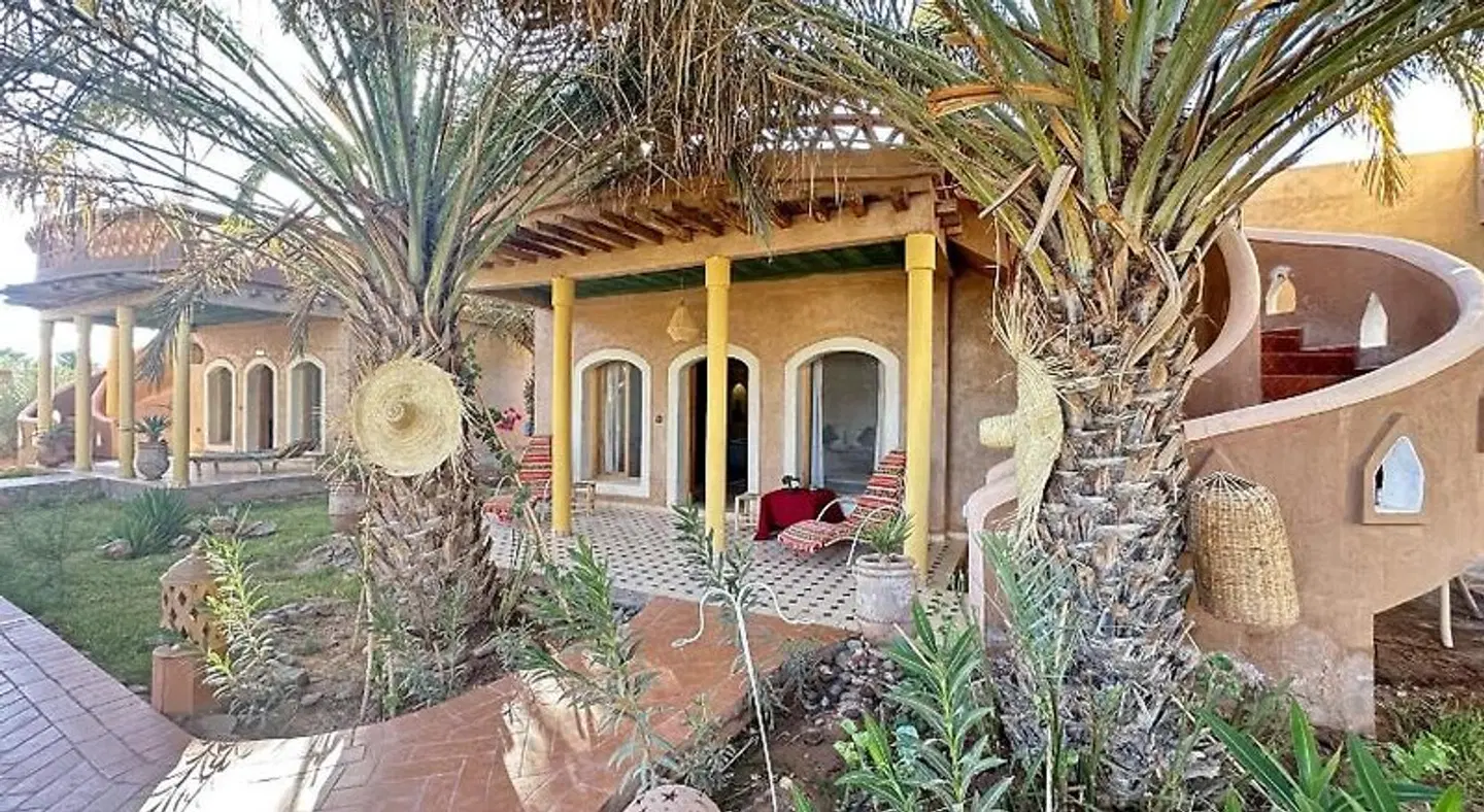 Oasis Tilogui EXTERIOR