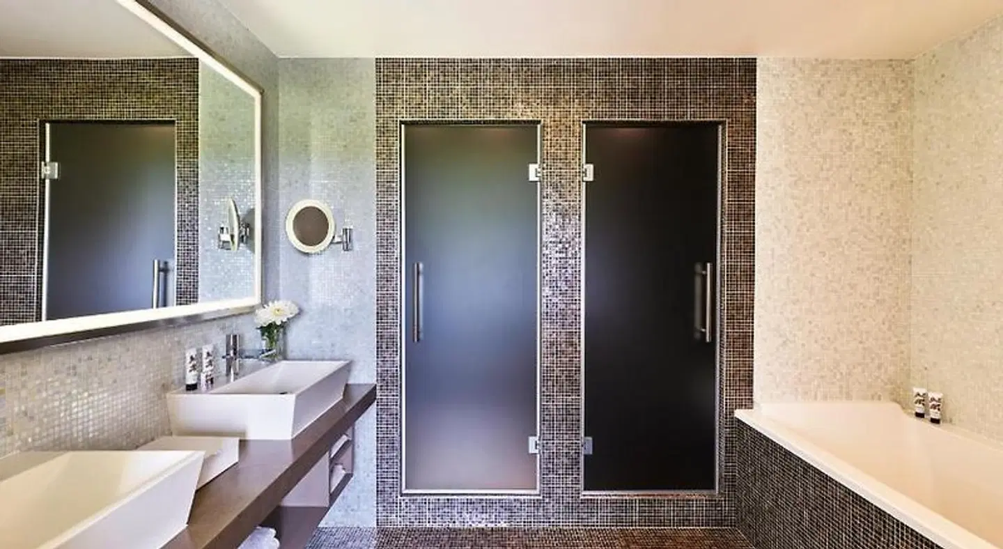 Resort Barrière Ribeauvillé Badezimmer
