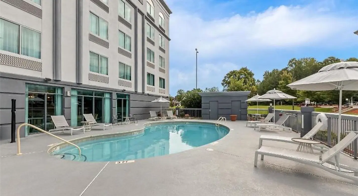 Spark by Hilton Rock Hill OUTDOOR_POOL