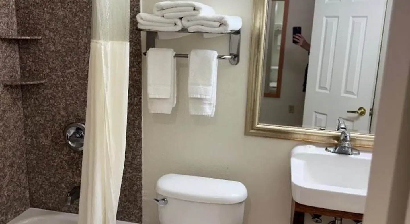 Studio 6 Lubbock, TX - Medical Center Badezimmer