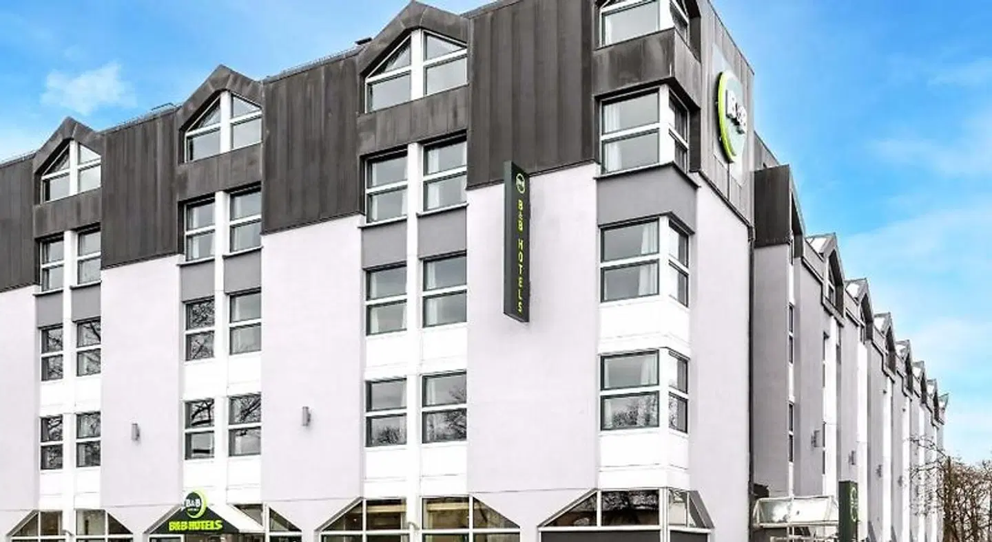 B&B HOTEL München-Schwabing EXTERIOR