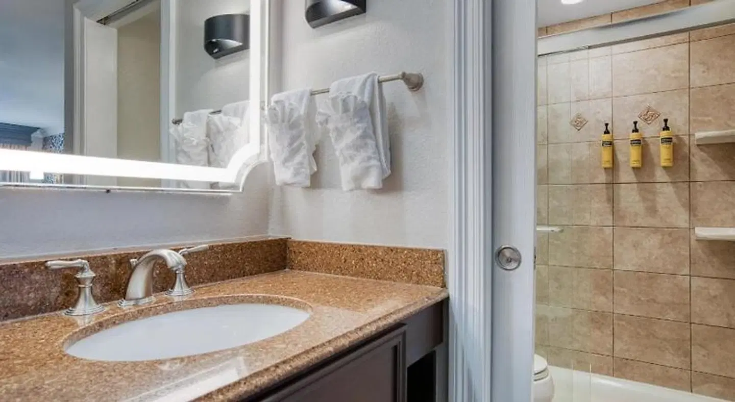Best Western Plus Landmark French Quarter Badezimmer