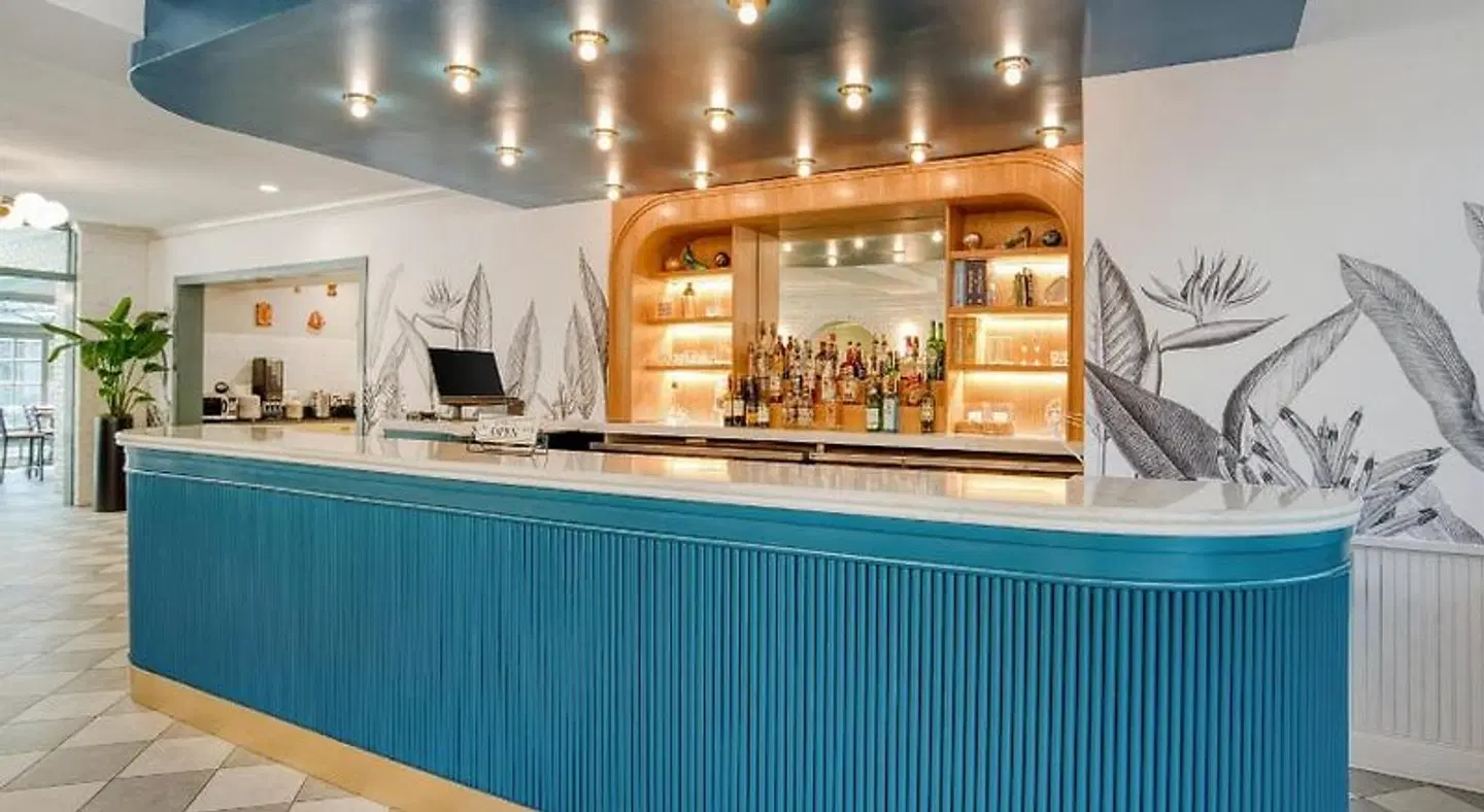 Best Western Plus Landmark French Quarter Bar