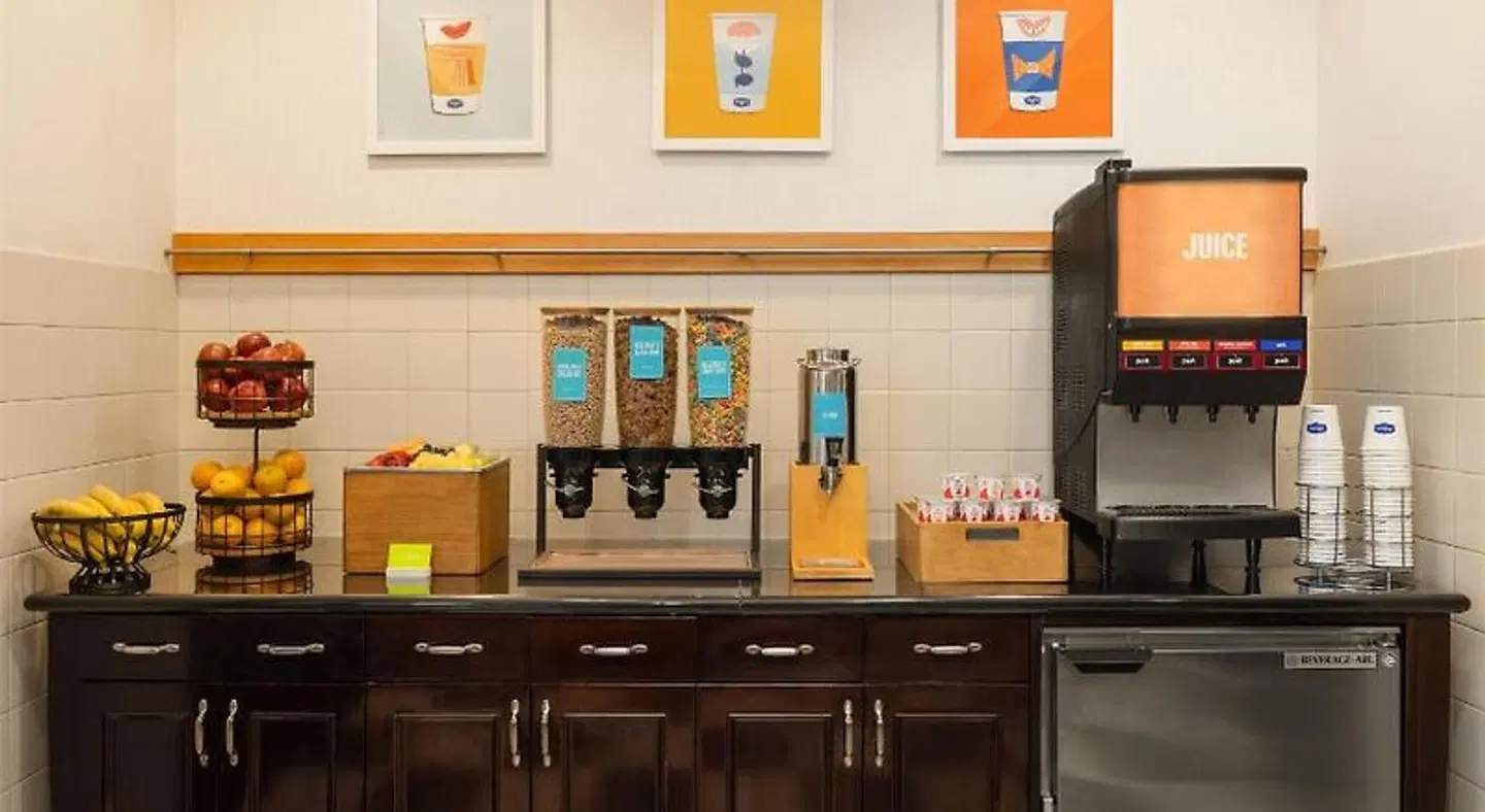Hampton Inn & Suites Baton Rouge Downtown Bar