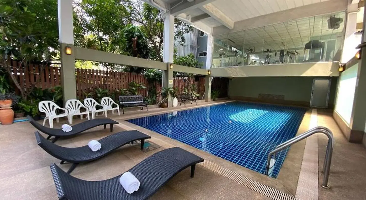 Boss Mansion Residence Hallenbad