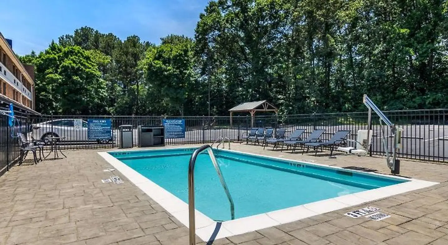 Best Western Atlanta-Marietta Ballpark Hotel OUTDOOR_POOL