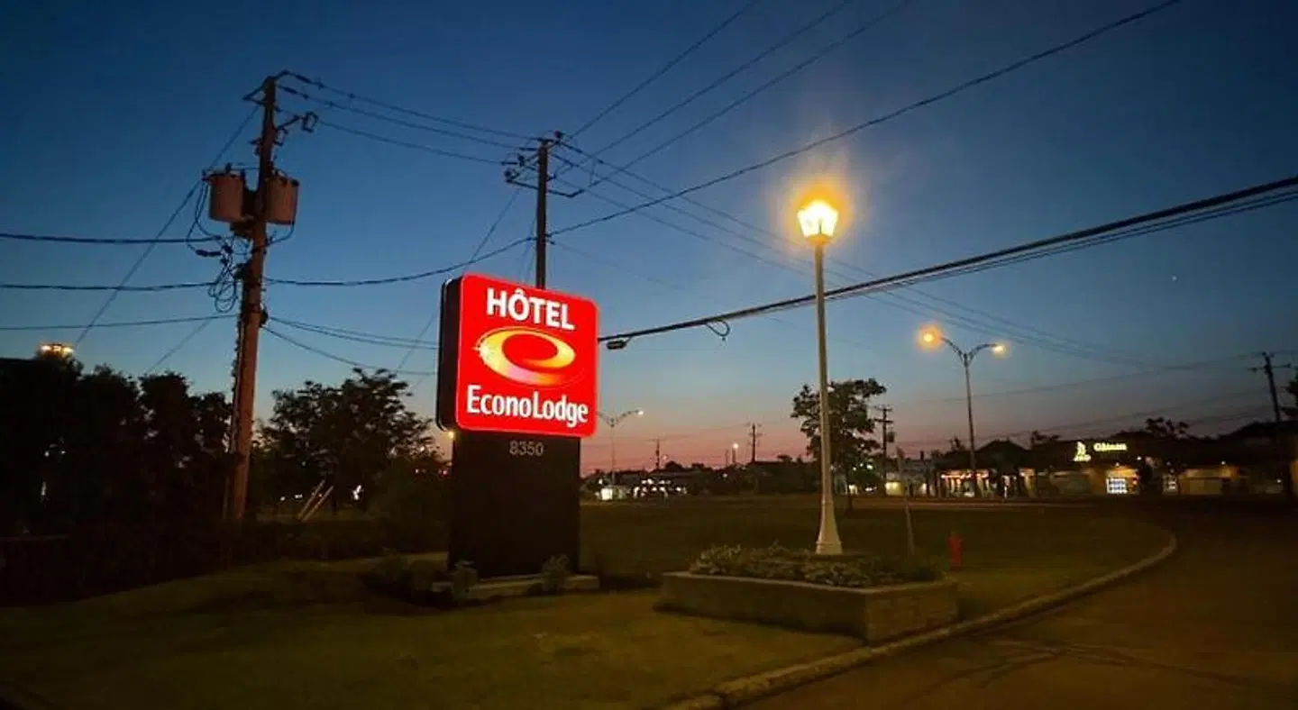 Econo Lodge EXTERIOR