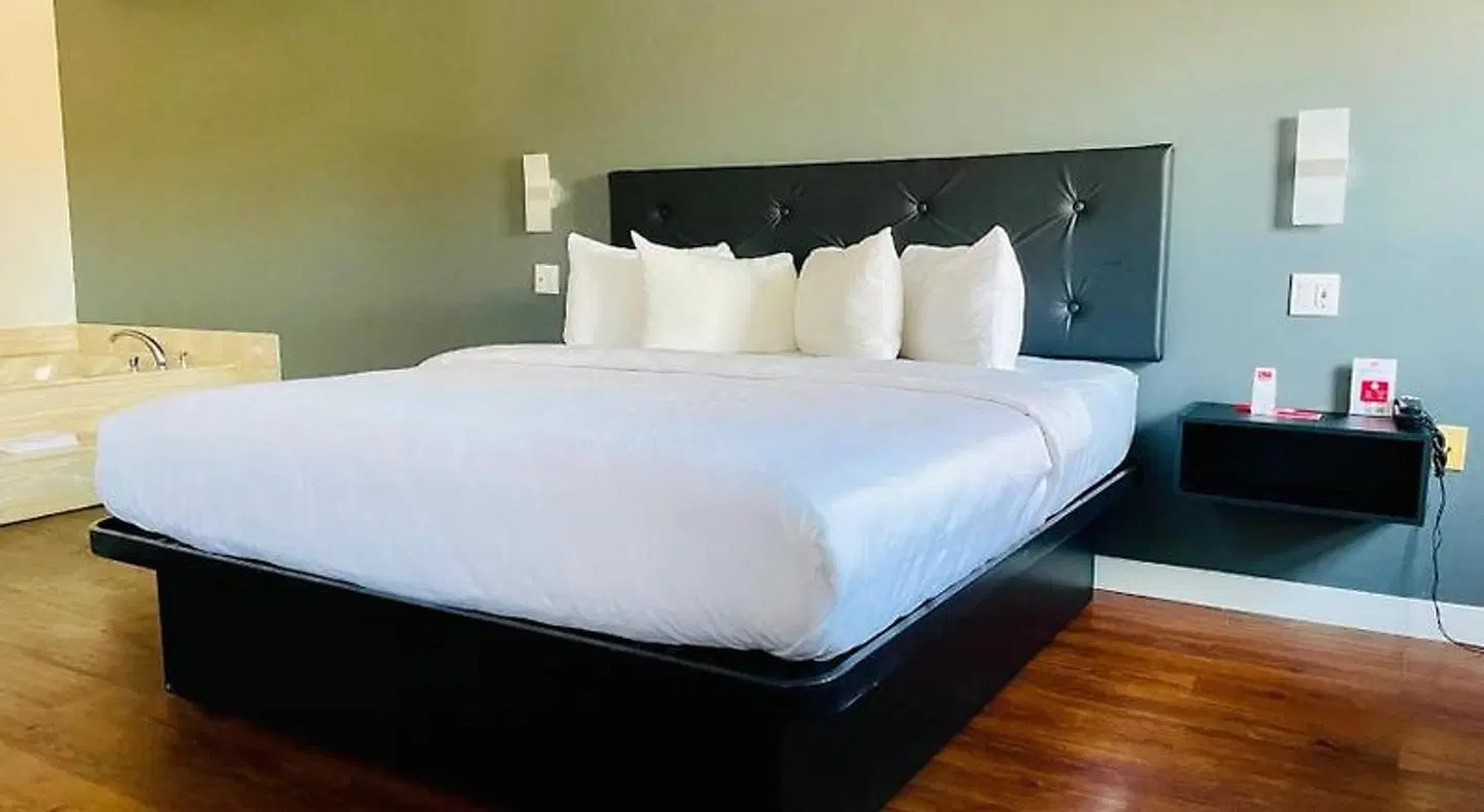 Econo Lodge ROOM_EXAMPLE