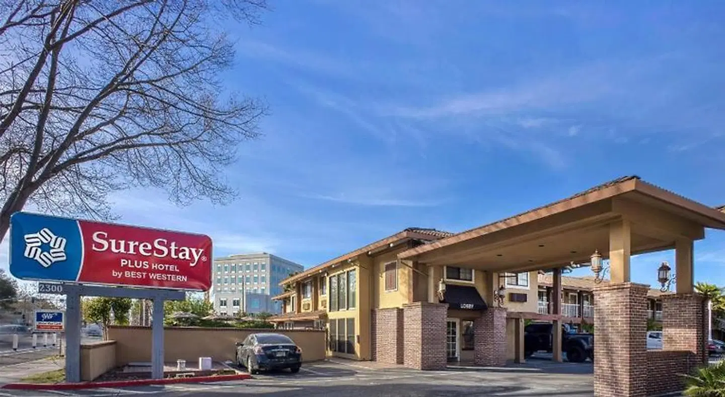 Best Western PLUS Mountain View Inn EXTERIOR