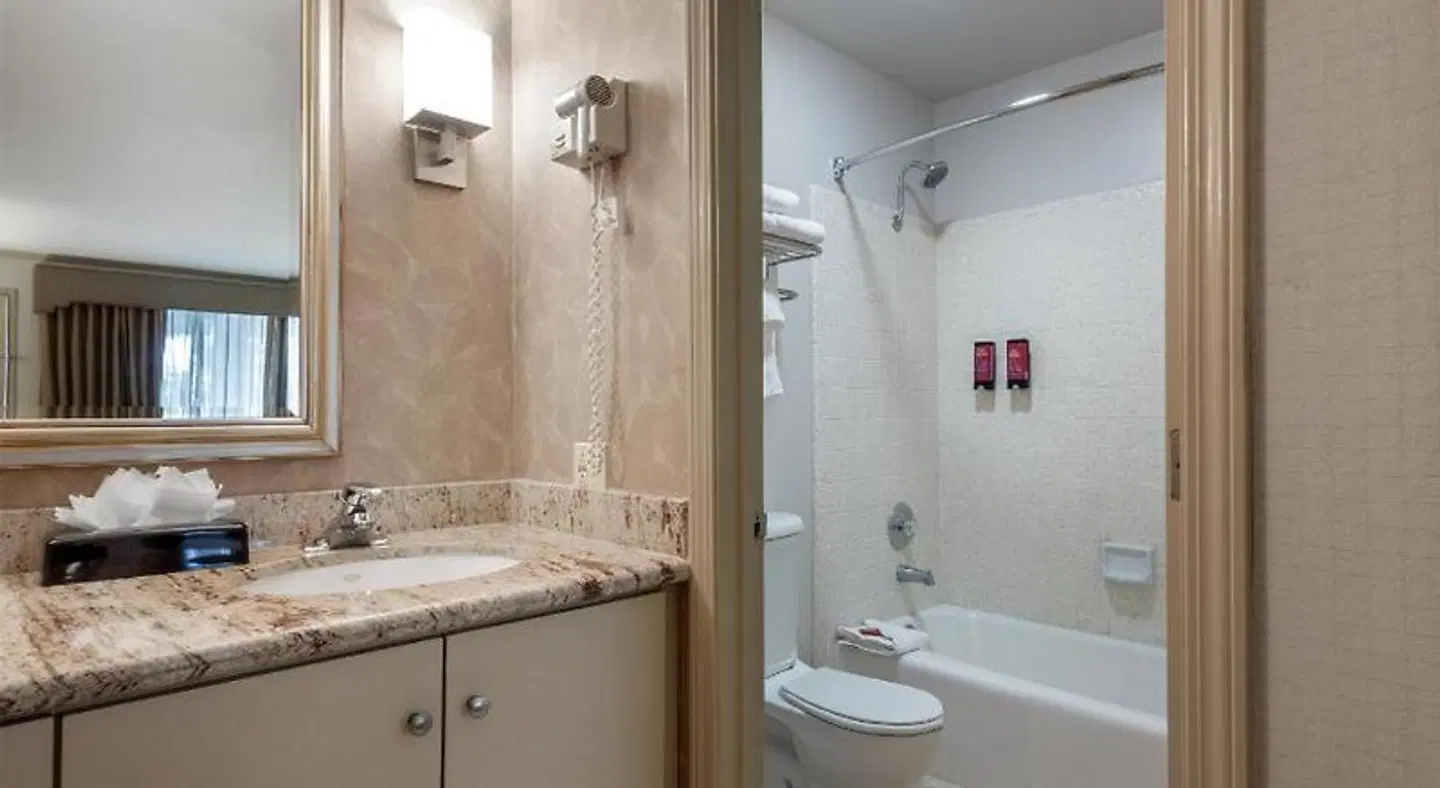 Best Western PLUS Mountain View Inn Badezimmer