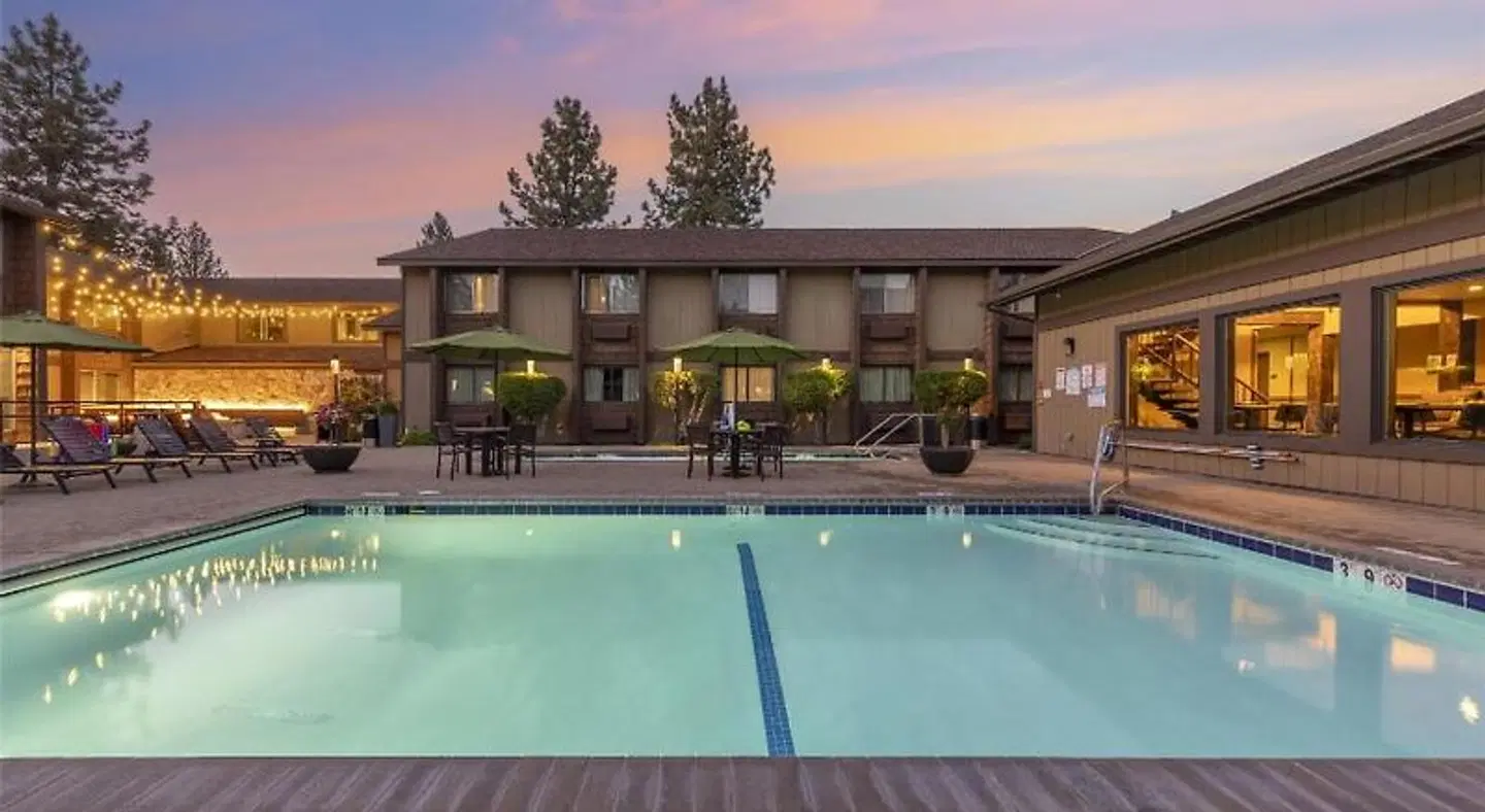 Best Western Plus Truckee-Tahoe Hotel OUTDOOR_POOL