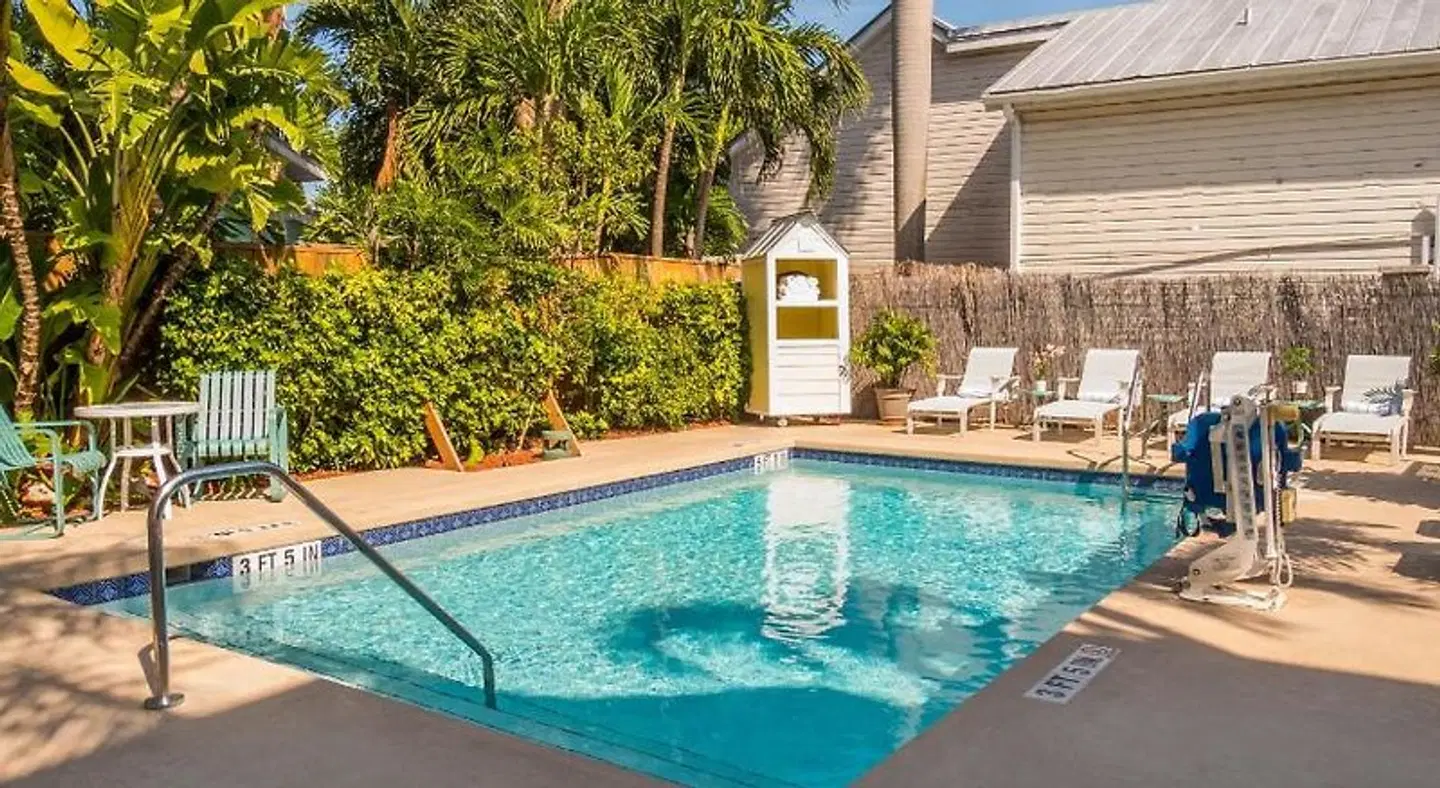 Silver Palms Inn OUTDOOR_POOL