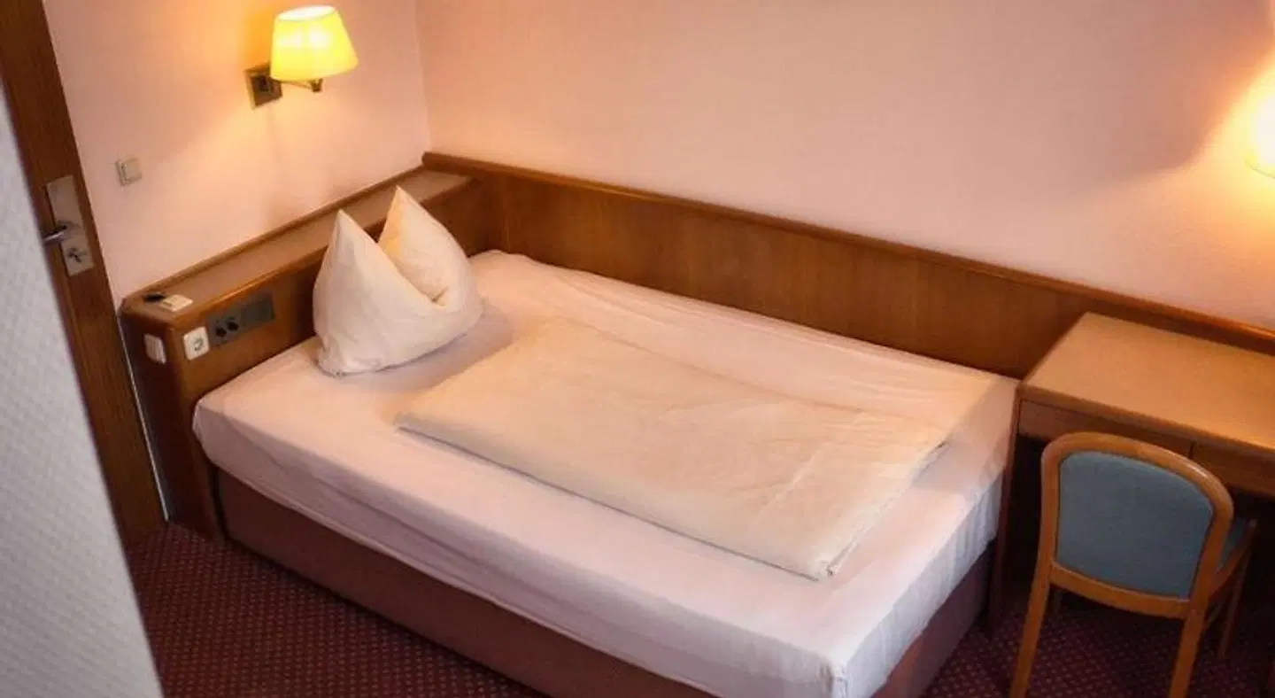 Carmen ROOM_EXAMPLE