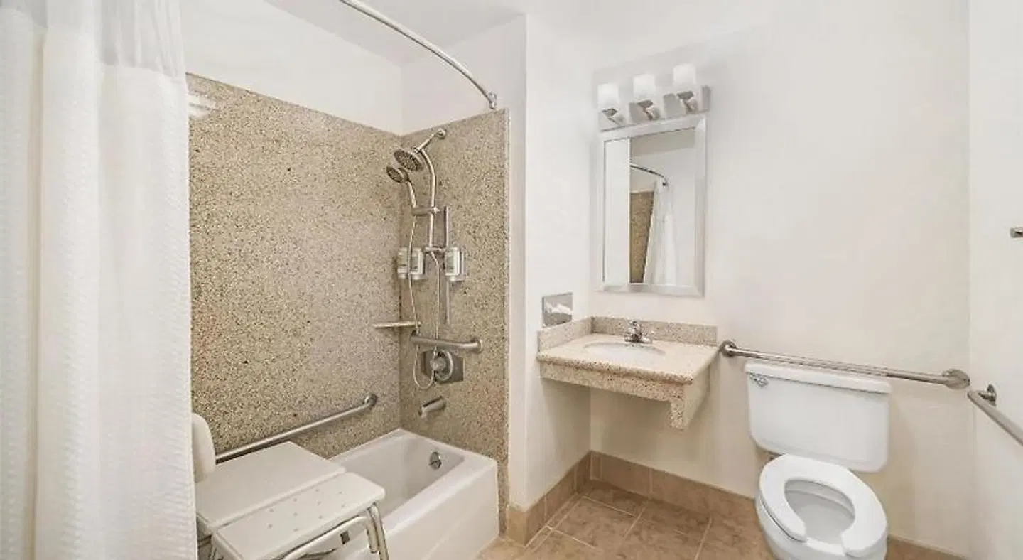 Best Western Antelope Inn & Suites Badezimmer