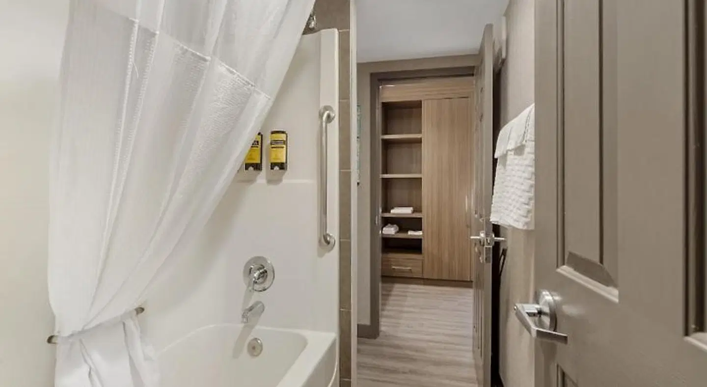 Best Western Plus West Edmonton Badezimmer
