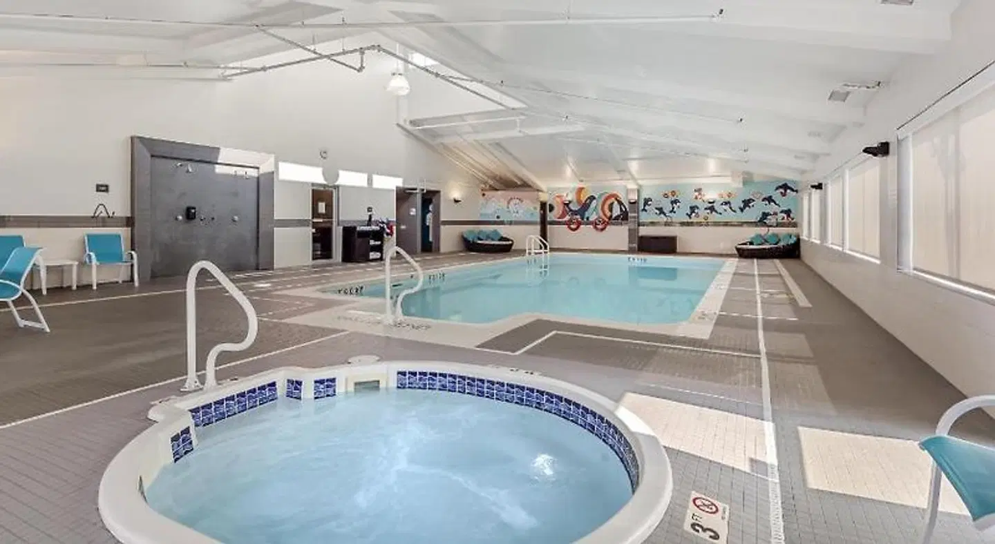 Best Western Plus West Edmonton Hallenbad
