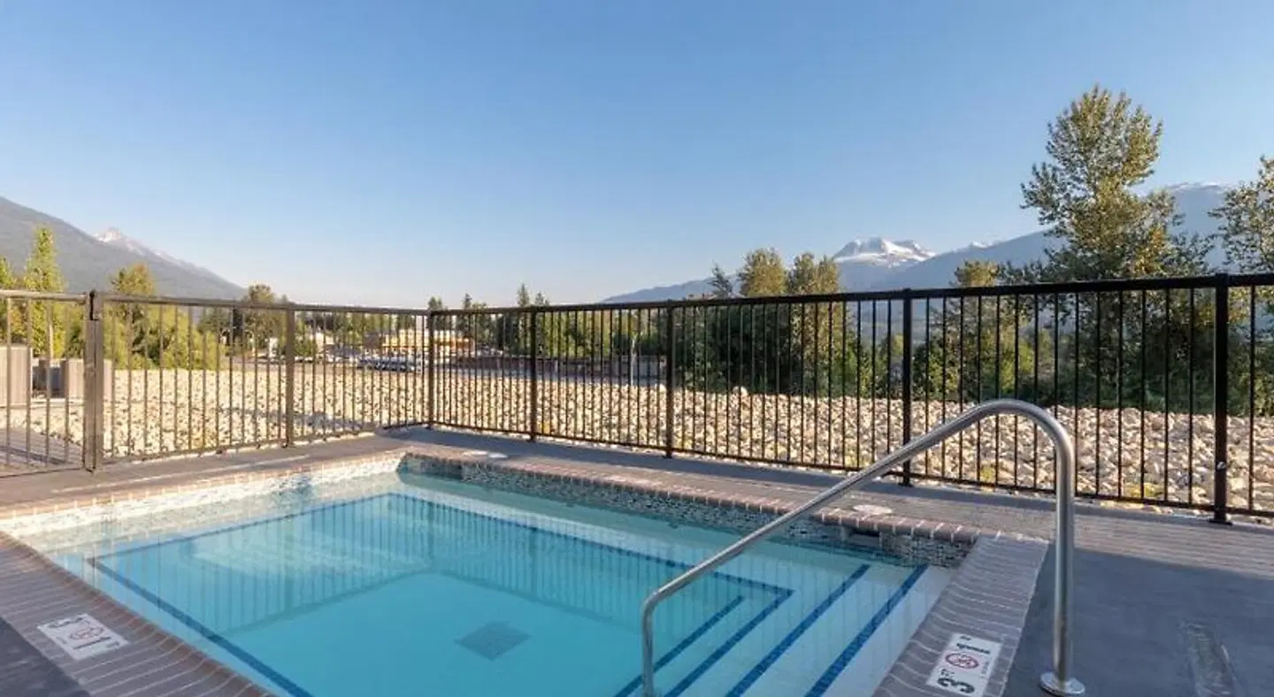 Fairfield by Marriott Inn & Suites Revelstoke OUTDOOR_POOL