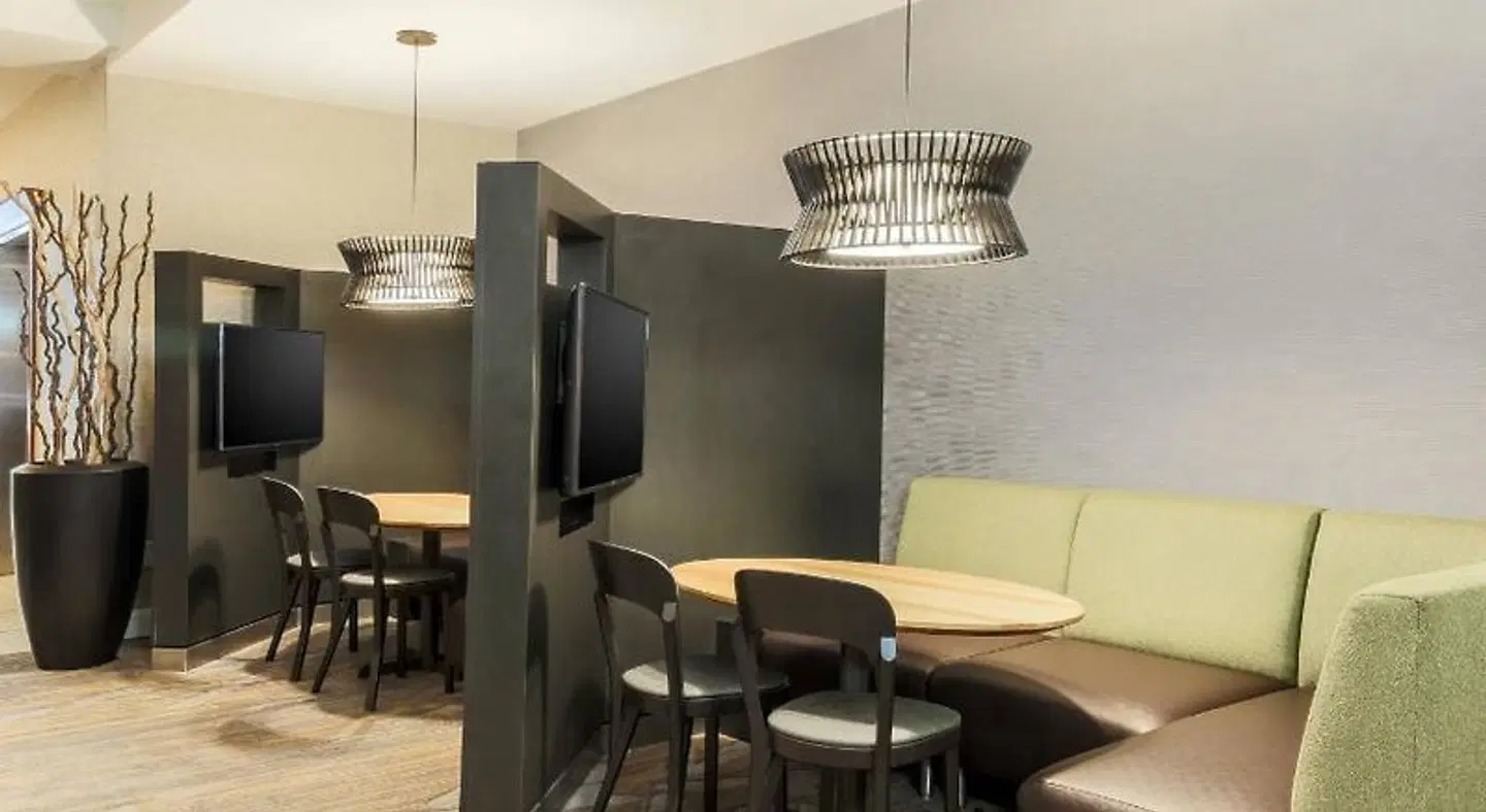 Courtyard by Marriott Pittsburgh Downtown Bar