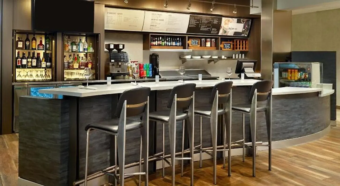 Courtyard by Marriott New Orleans Metairie Bar
