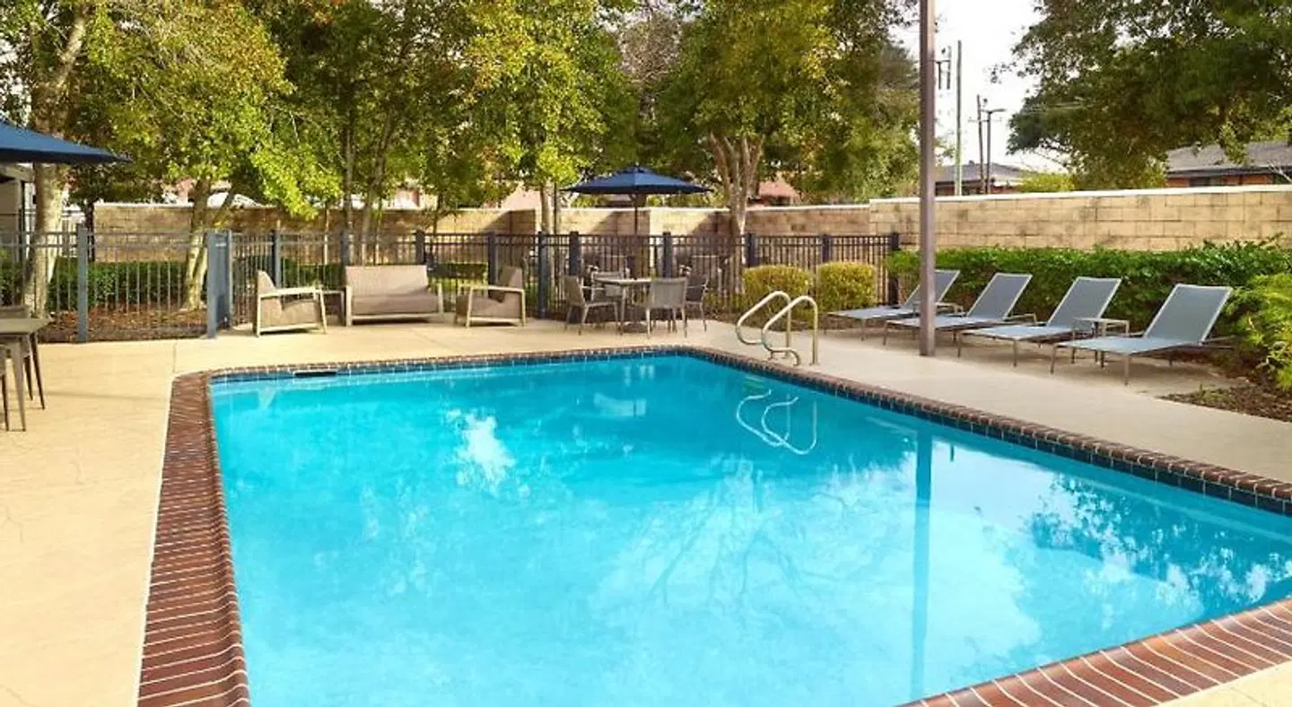 Courtyard by Marriott New Orleans Metairie OUTDOOR_POOL