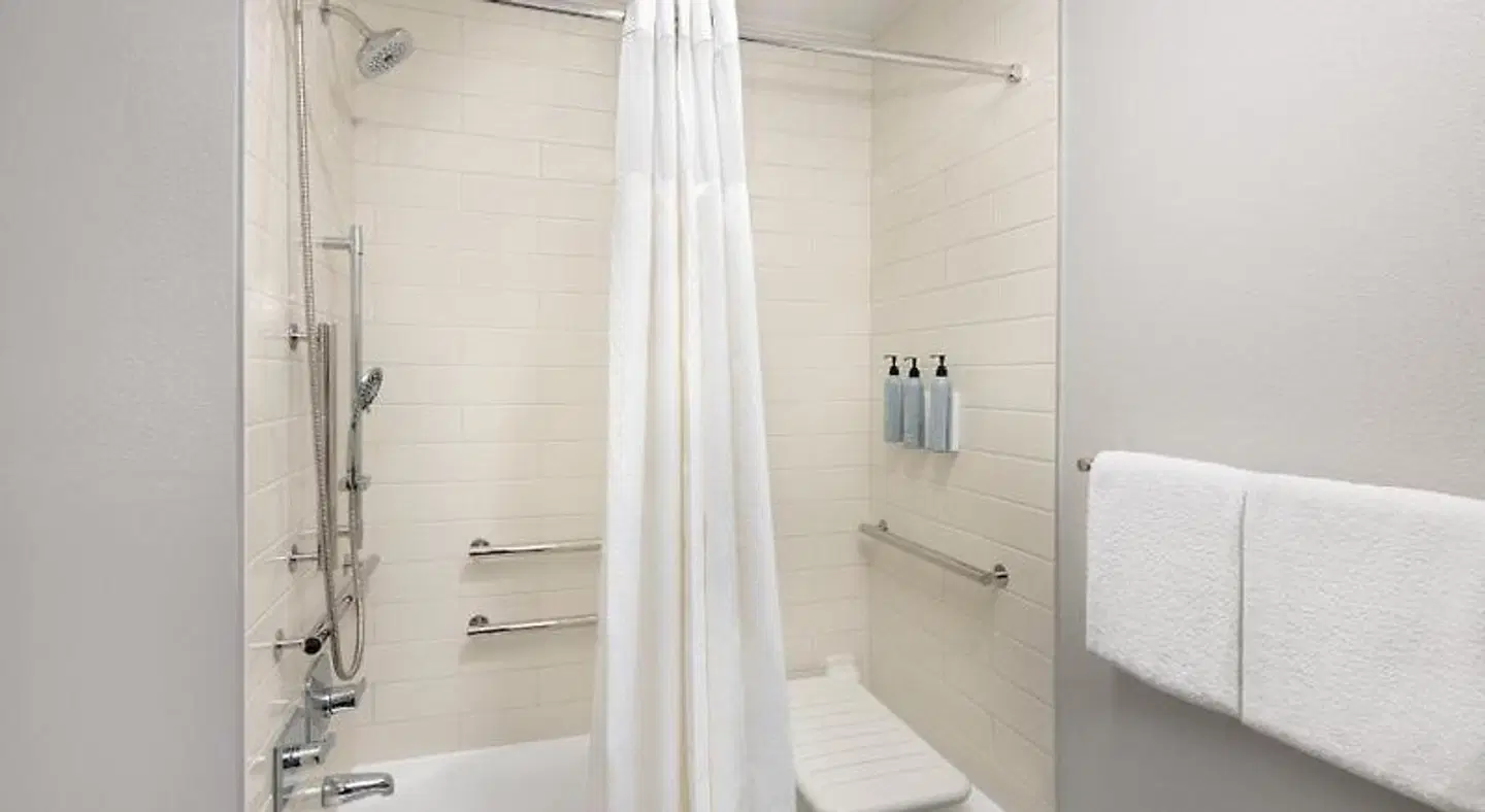 Courtyard by Marriott Springfield Airport Badezimmer