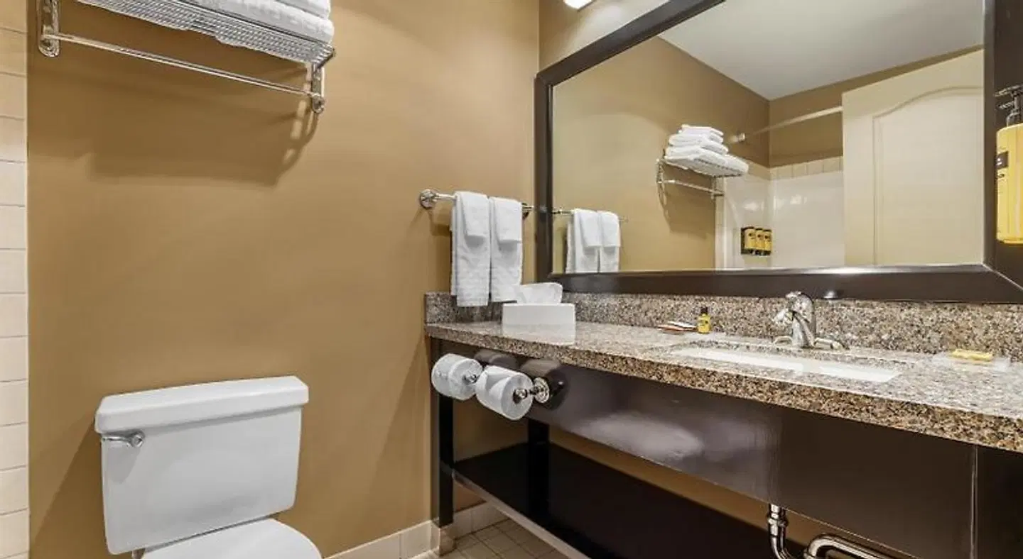 Best Western Plus Baker Street Inn Badezimmer