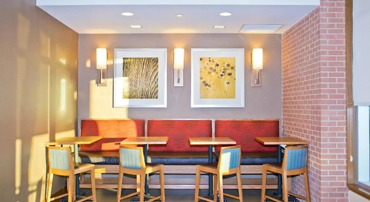 Hyatt Place Pensacola Airport Bar
