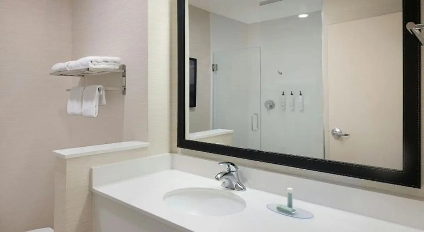 Fairfield by Marriott Inn & Suites Lincoln Southeast Badezimmer