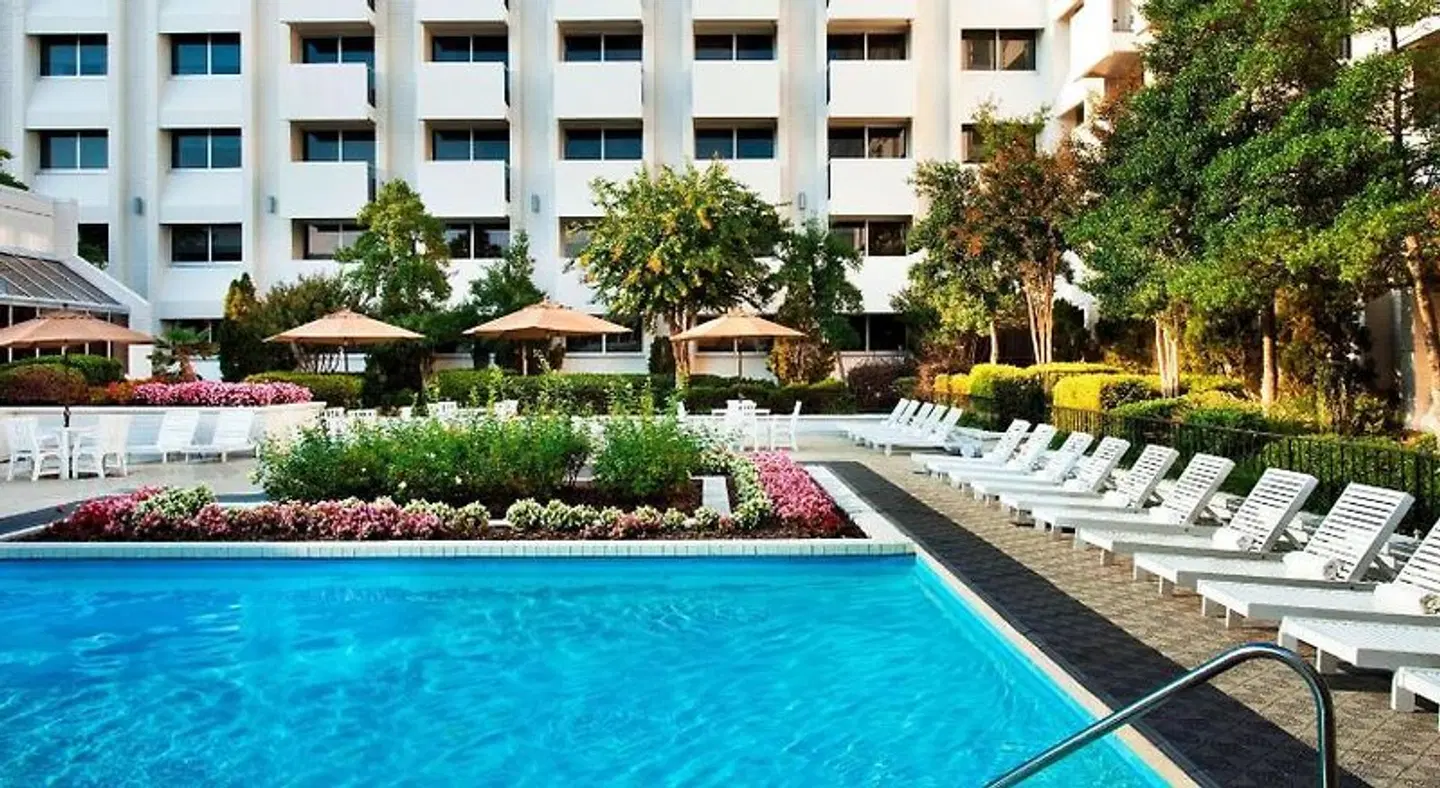 Sheraton Greensboro OUTDOOR_POOL