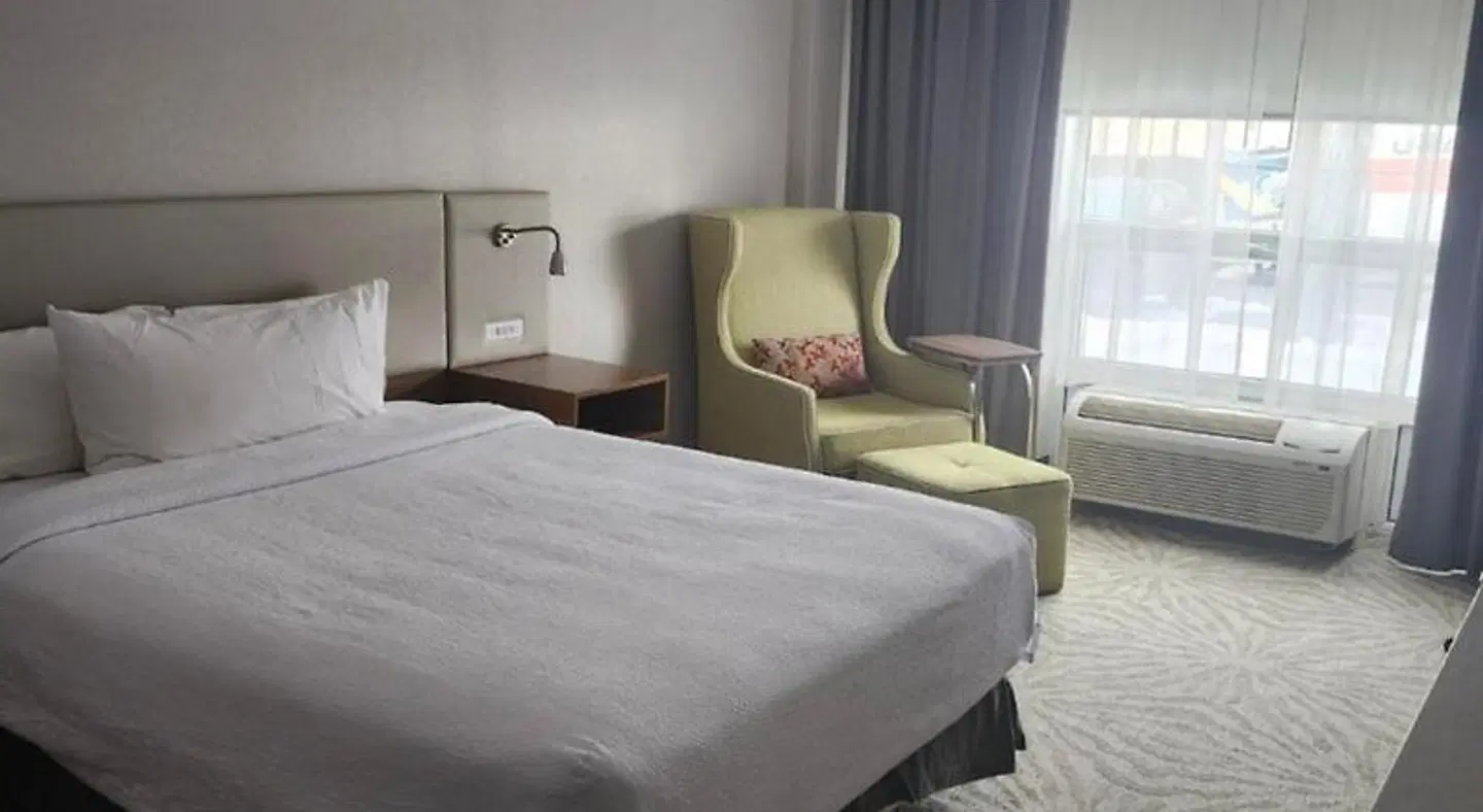 Hilton Garden Inn Montreal Airport ROOM_EXAMPLE