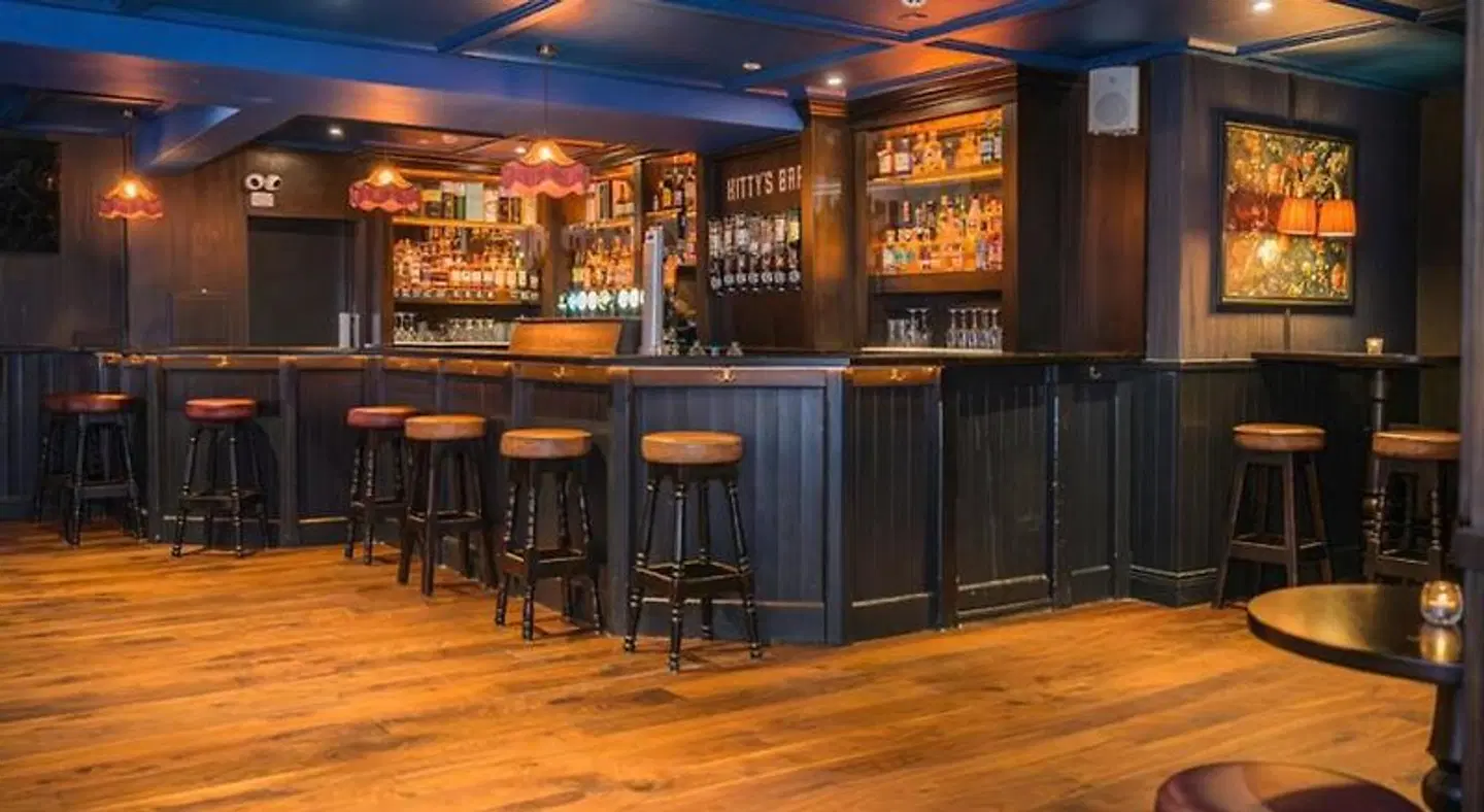 Crown Quarter Bar