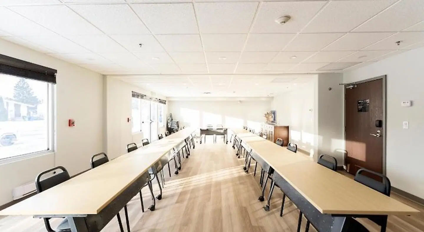 Home Inn & Suites Yorkton Bar