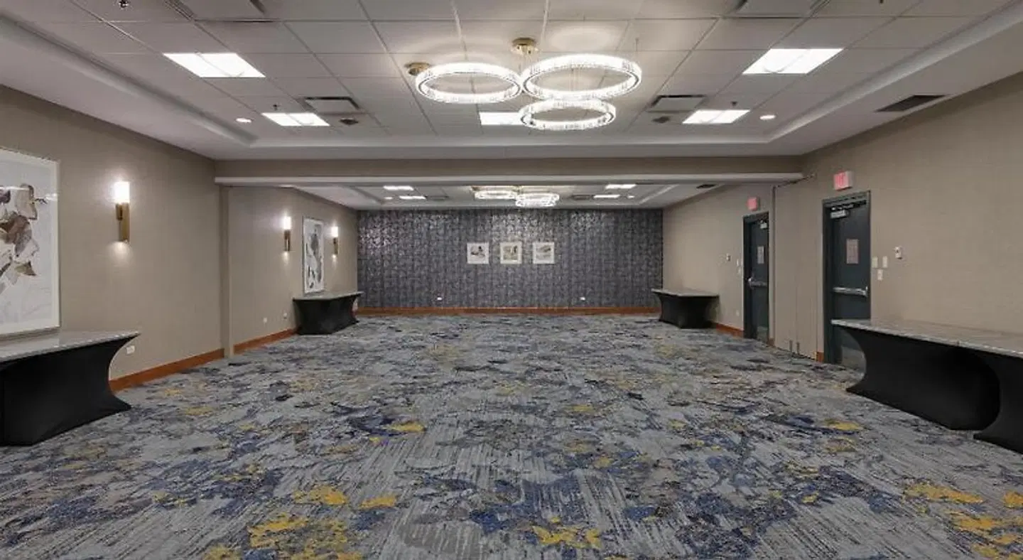 DoubleTree by Hilton West Edmonton LOUNGE_LOBBY