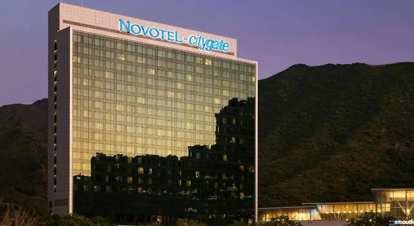 Novotel Hong Kong Citygate Hotel EXTERIOR