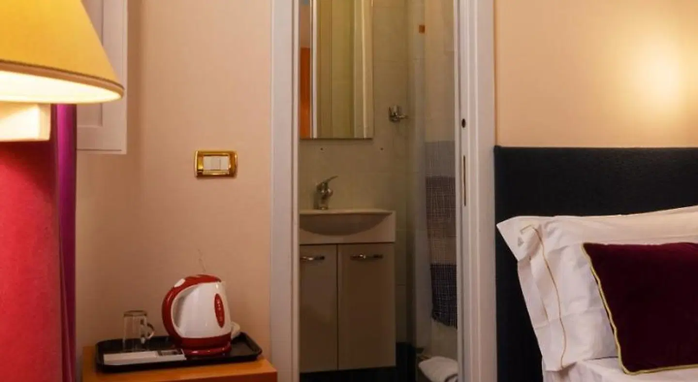 Maxim Axial Hotel Badezimmer