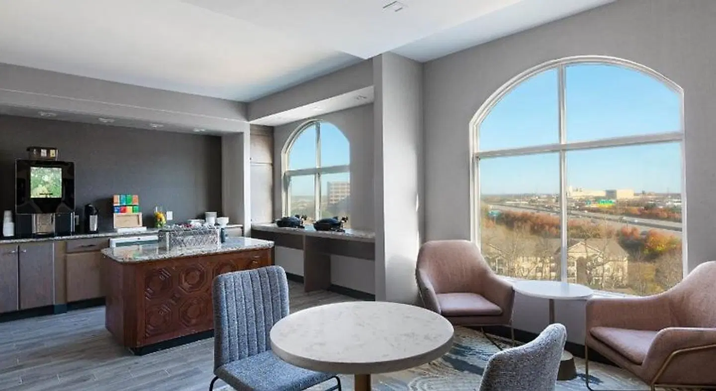 Sheraton Suites Columbus Bar