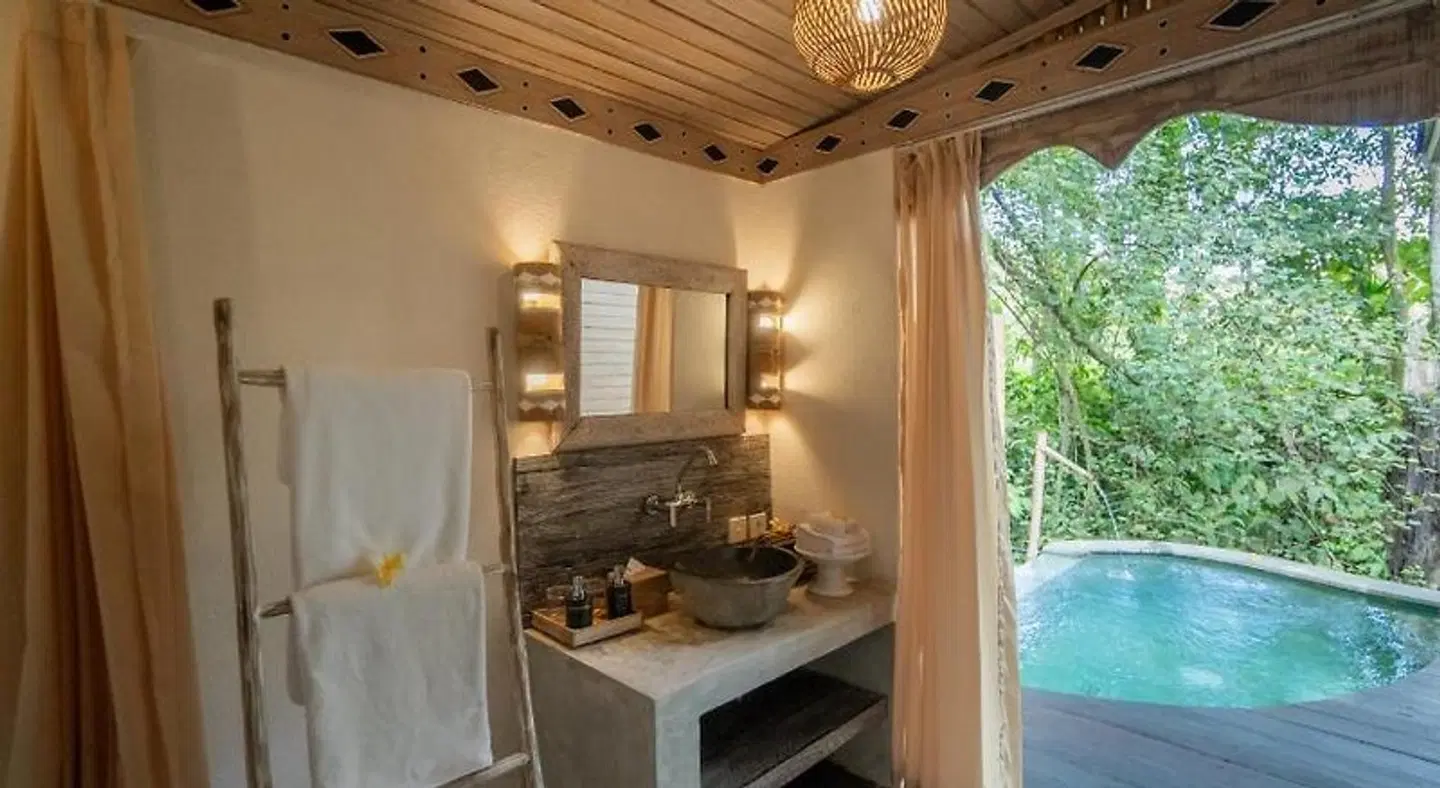 Pramana Giri Kusuma ROOM_EXAMPLE