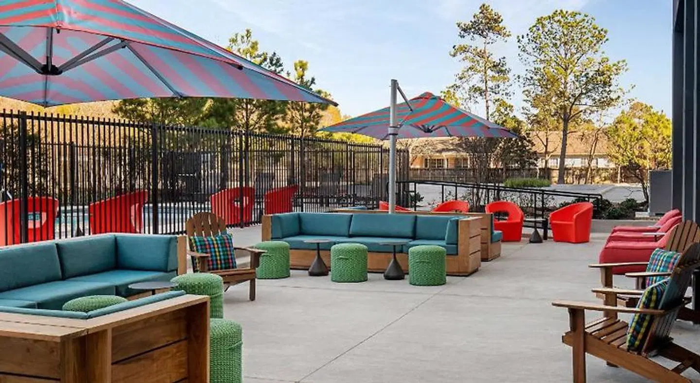 Aloft Houston Shenandoah Terrasse