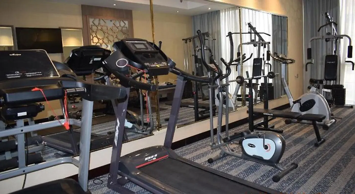 LA CASTLE HOTEL SPORTS_AND_LEISURE