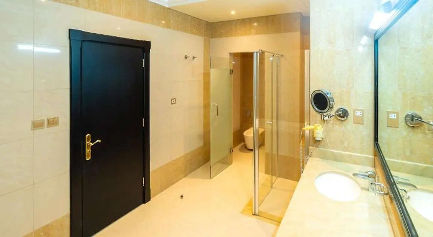 Al Hamra Residence Badezimmer