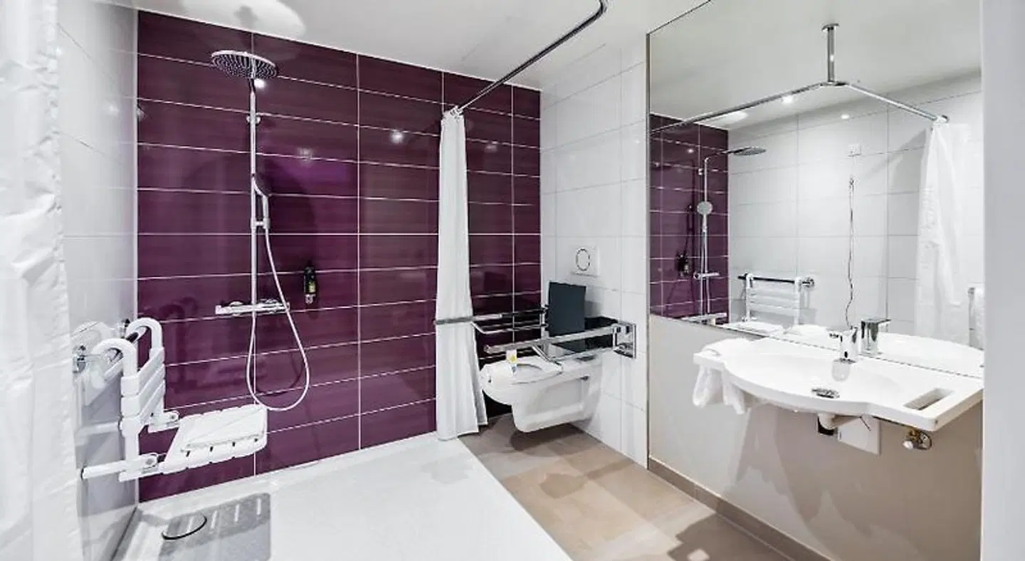 Premier Inn Köln City Mediapark Badezimmer