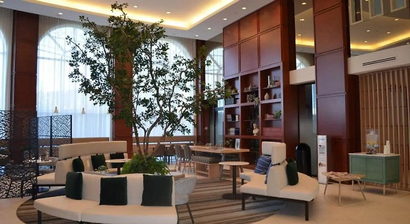 Holiday Inn Express & Suites Montreal Airport by IHG LOUNGE_LOBBY