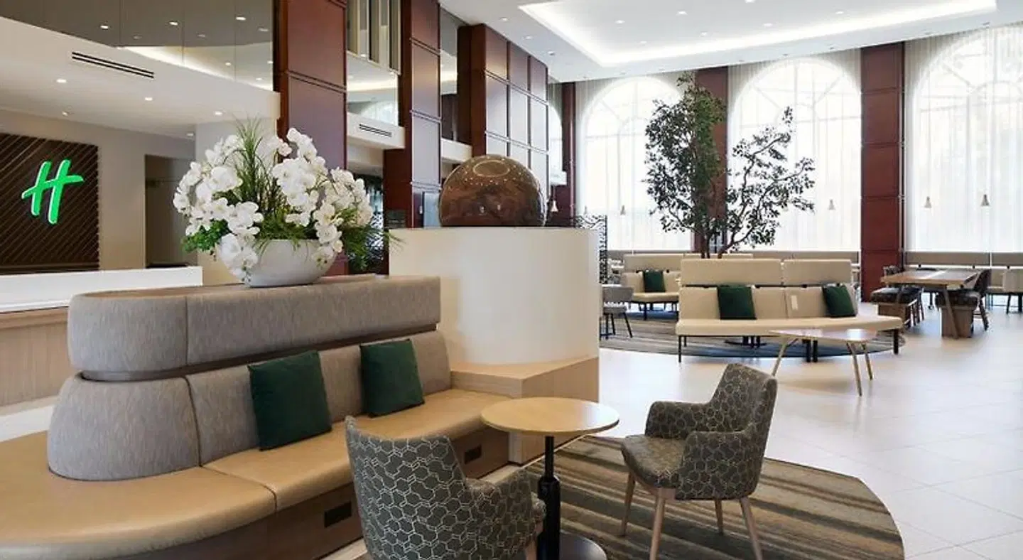 Holiday Inn Express & Suites Montreal Airport by IHG LOUNGE_LOBBY