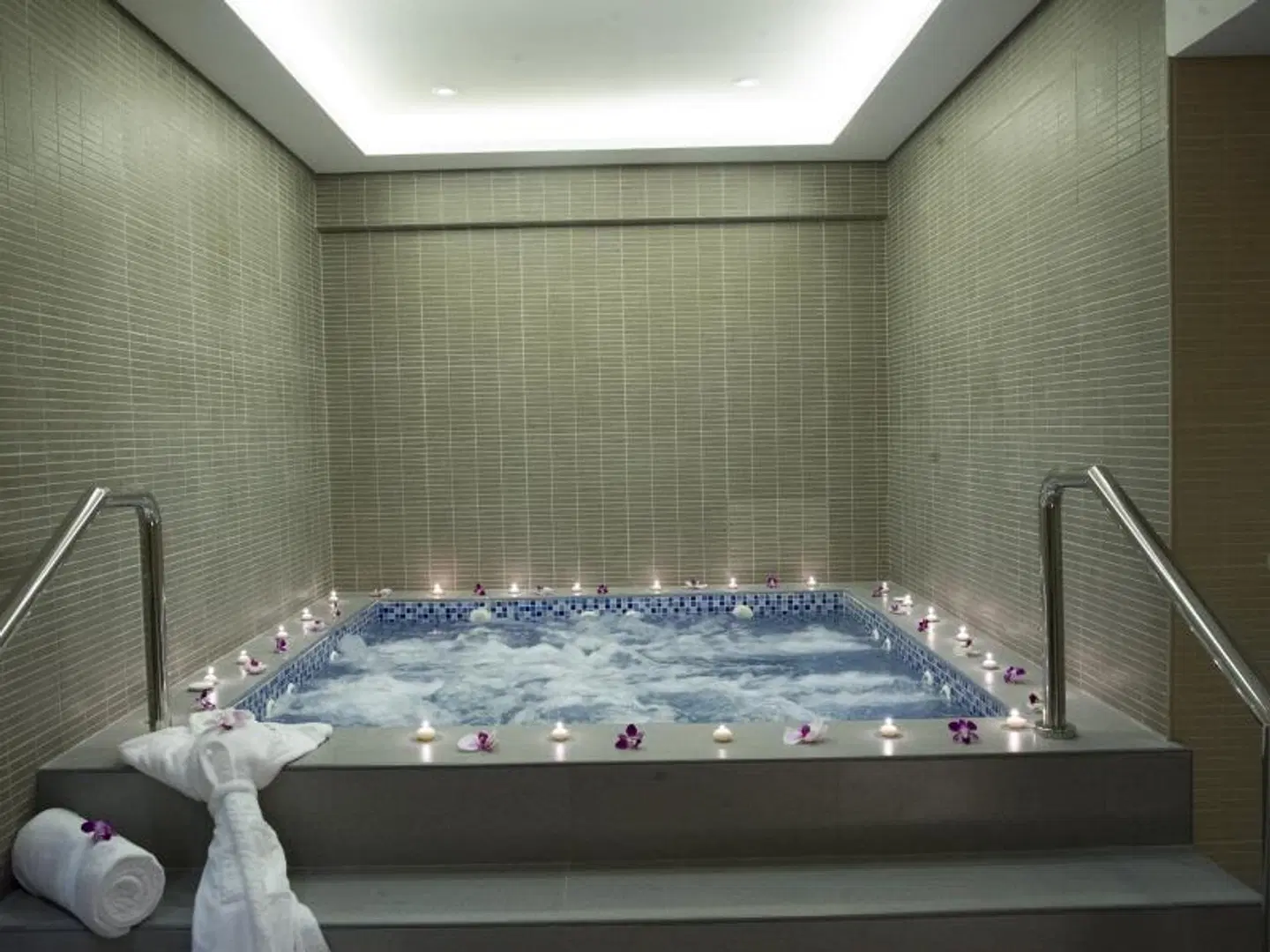 Ramada Abu Dhabi Corniche Badezimmer