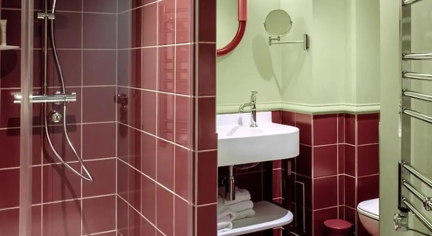Hôtel Mercedes Arc de Triomphe Badezimmer