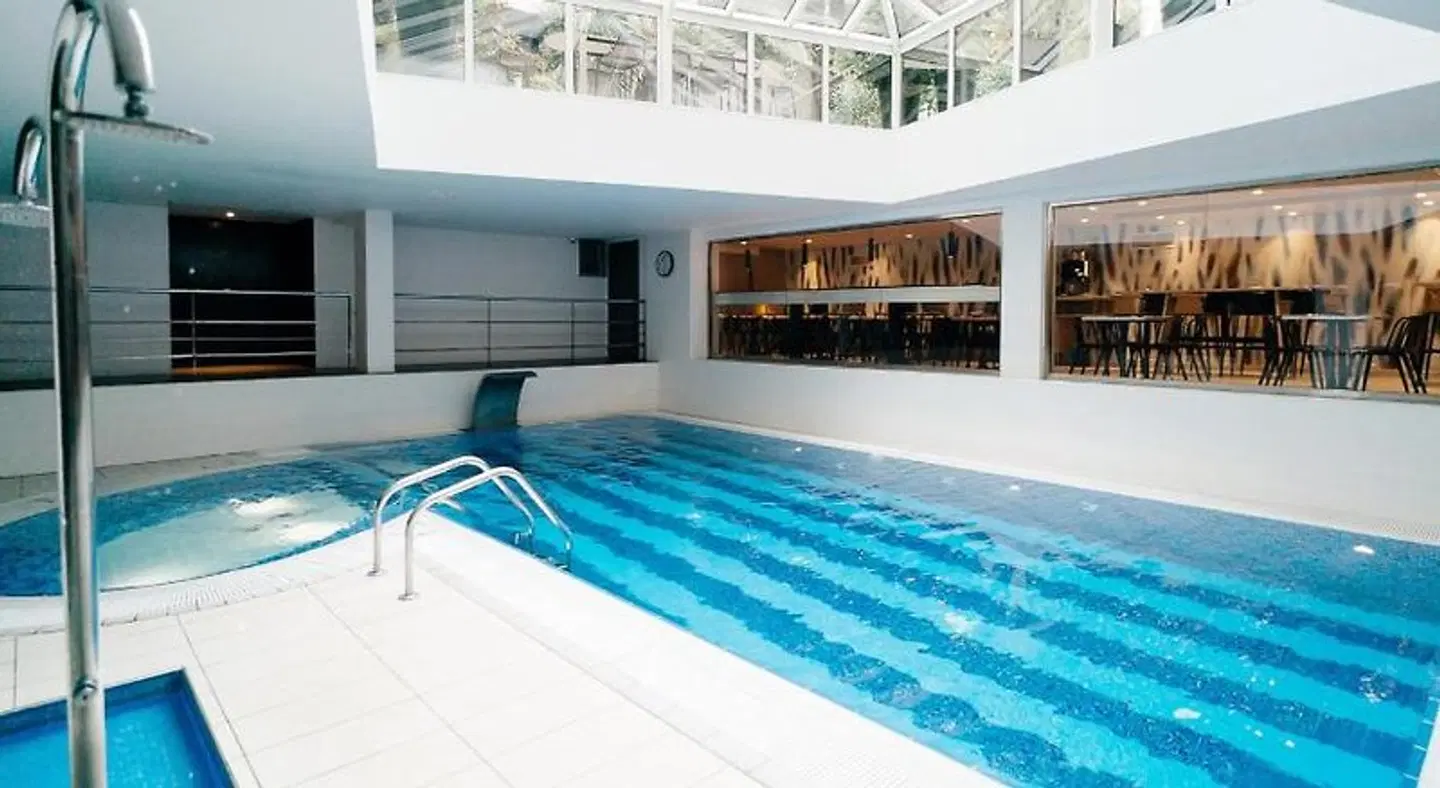 Oceania Paris Porte De Versailles Hallenbad